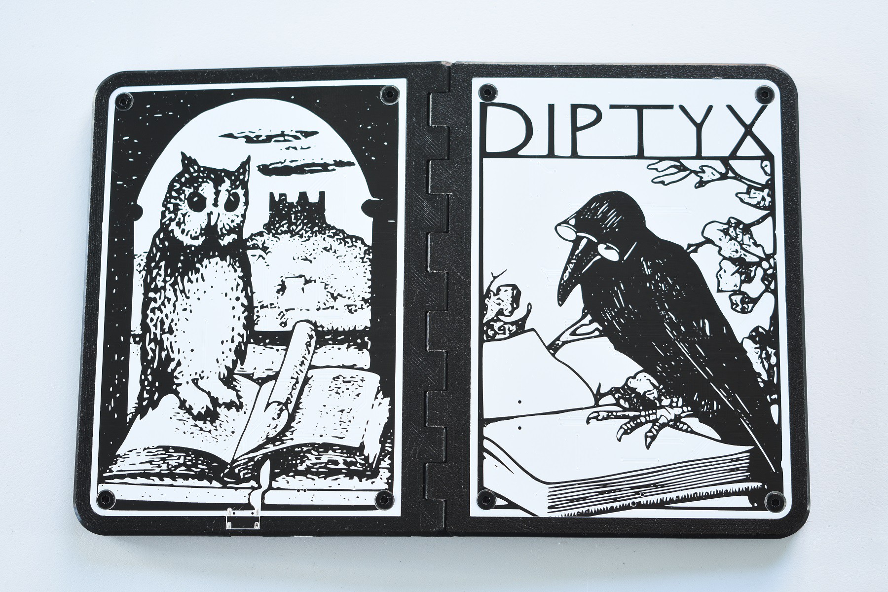 Diptyx DIY e-Reader With Dual E Ink Displays to Hit Crowdfunding Soon
