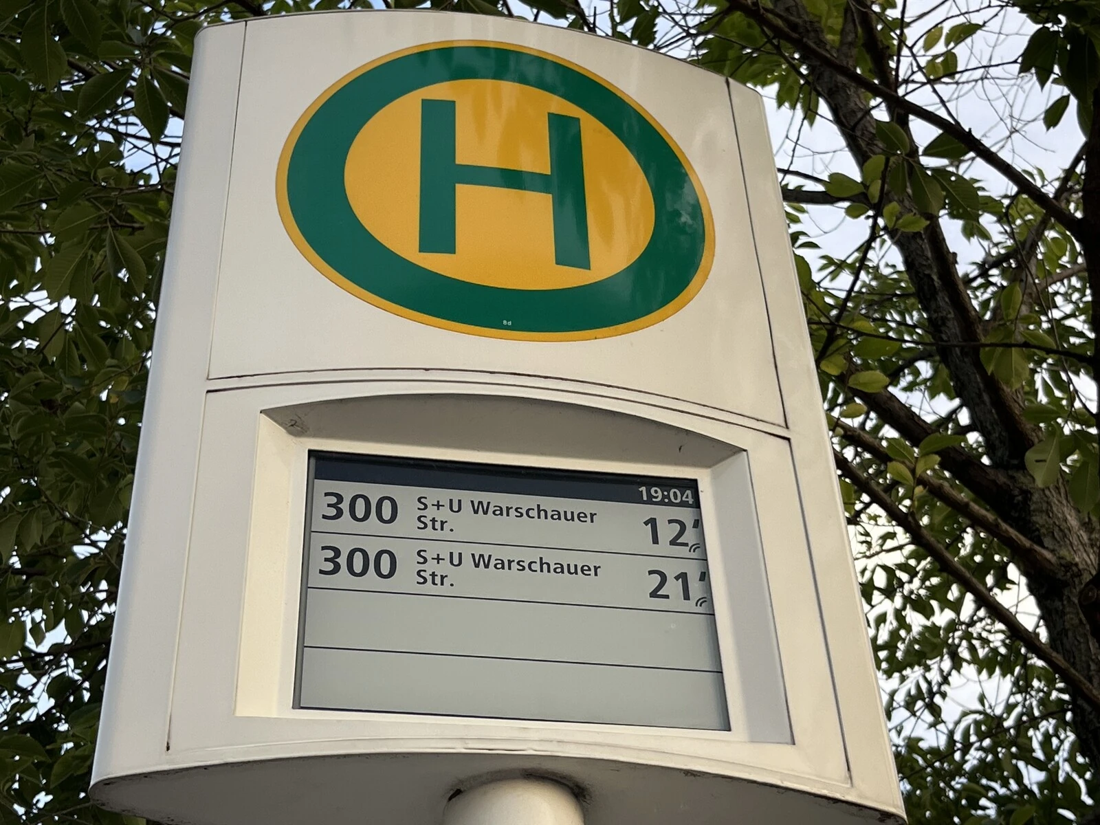 E Ink Bus Stop Signs Installed in Berlin on a Trial Basis